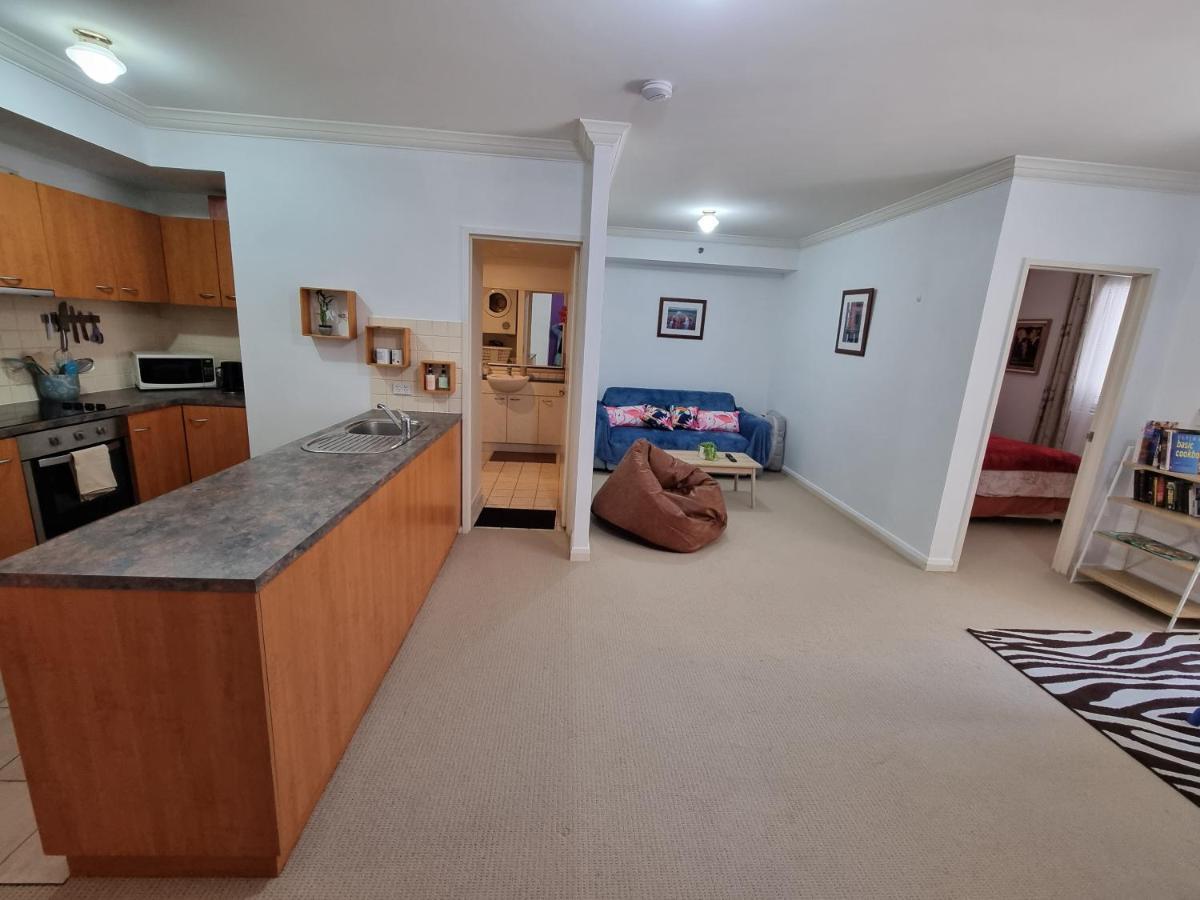 Little Monica Apartment- Spacious, Affordable & Central — Photos 1
